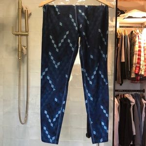 Nike women’s large leggings in blue geometric pattern